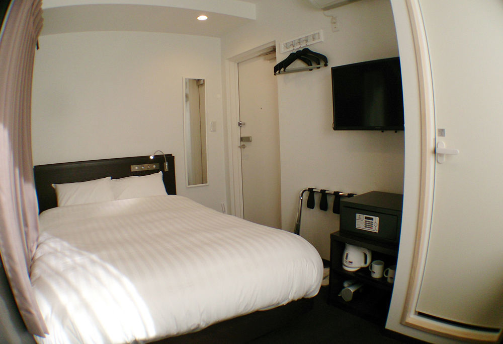 Akasaka Crystal Hotel (Adults Only) Tokyo Exterior photo